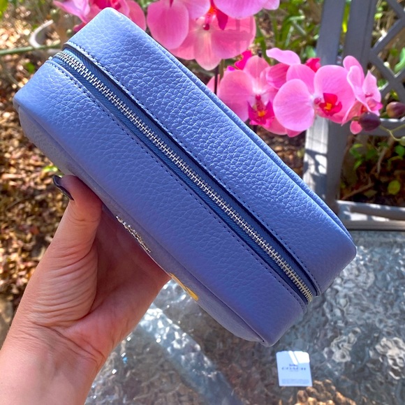 Disney X Coach Blue Periwinkle Boxy Cosmetic Case With Cinderella - Picture 13 of 17